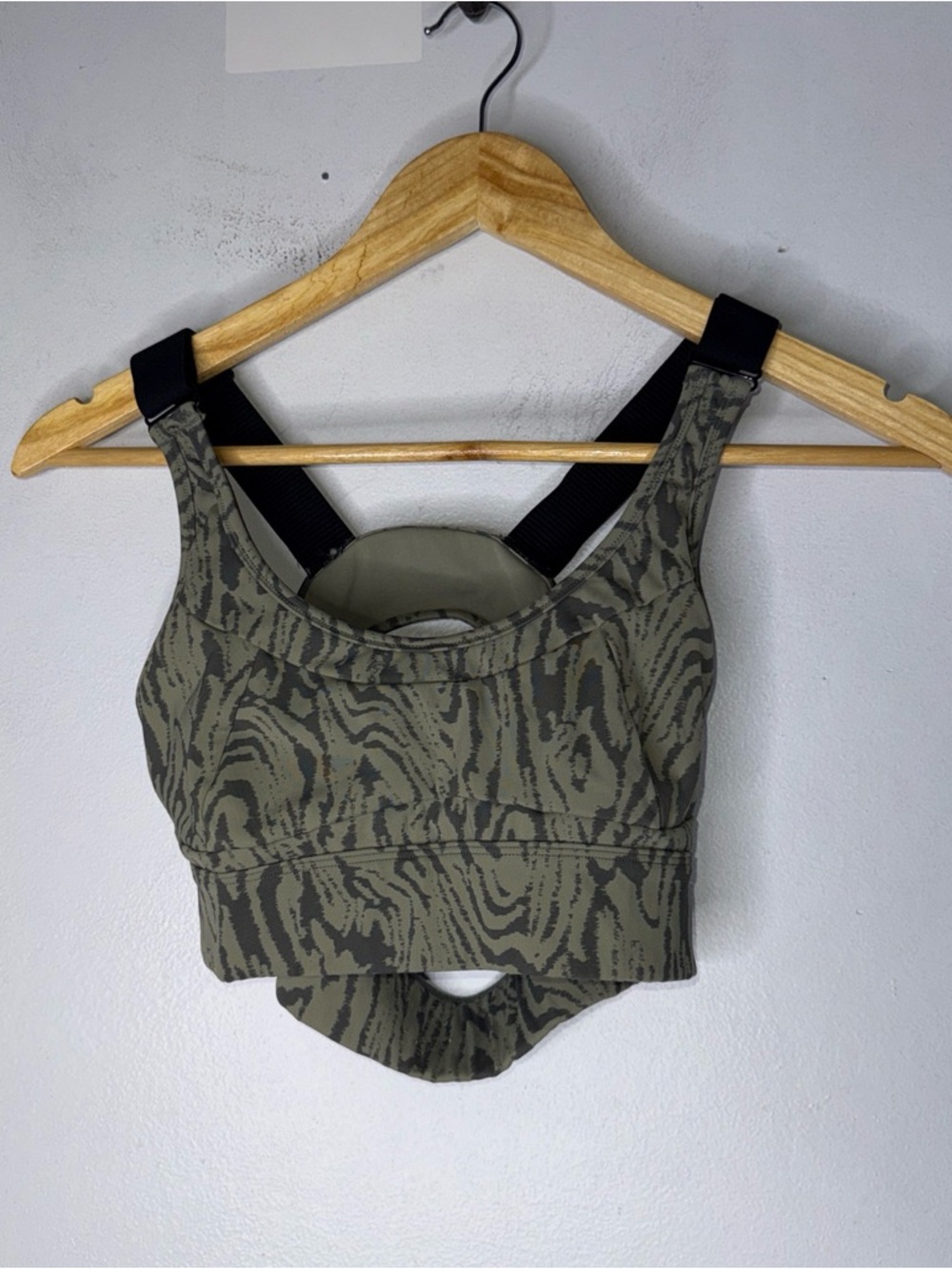 Varley Edris Sports Bra In Distorted Green Print Small